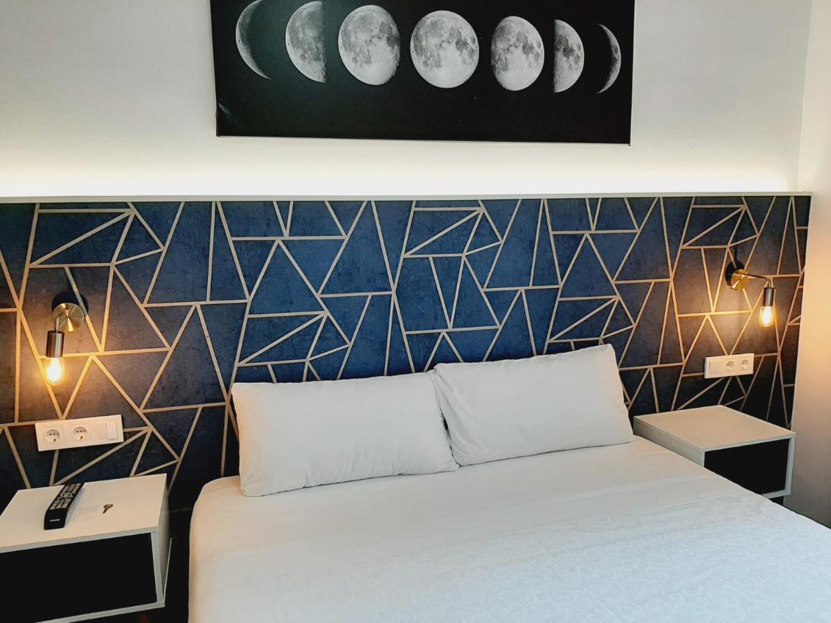 Hostal Laia By Gaiarooms Barcelona Exterior photo